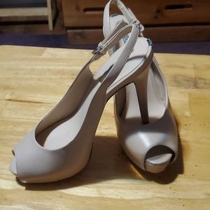 Guess peep toe pumps